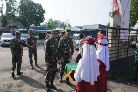 Pak Tentara Datang Jalan Kami 