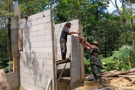 Kebahagiaan Sugito Miliki MCK Layak dari Program TMMD Reguler Ke128 Ko