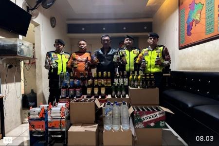 Polres Demak Sita 324 Botol Mi