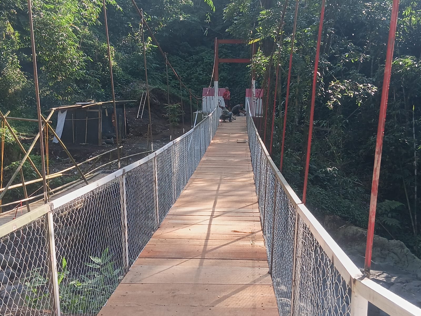 Pembangunan Jembatan Gantung Desa Serang Tahap Akhir, Akses Warga Segera Terhubung