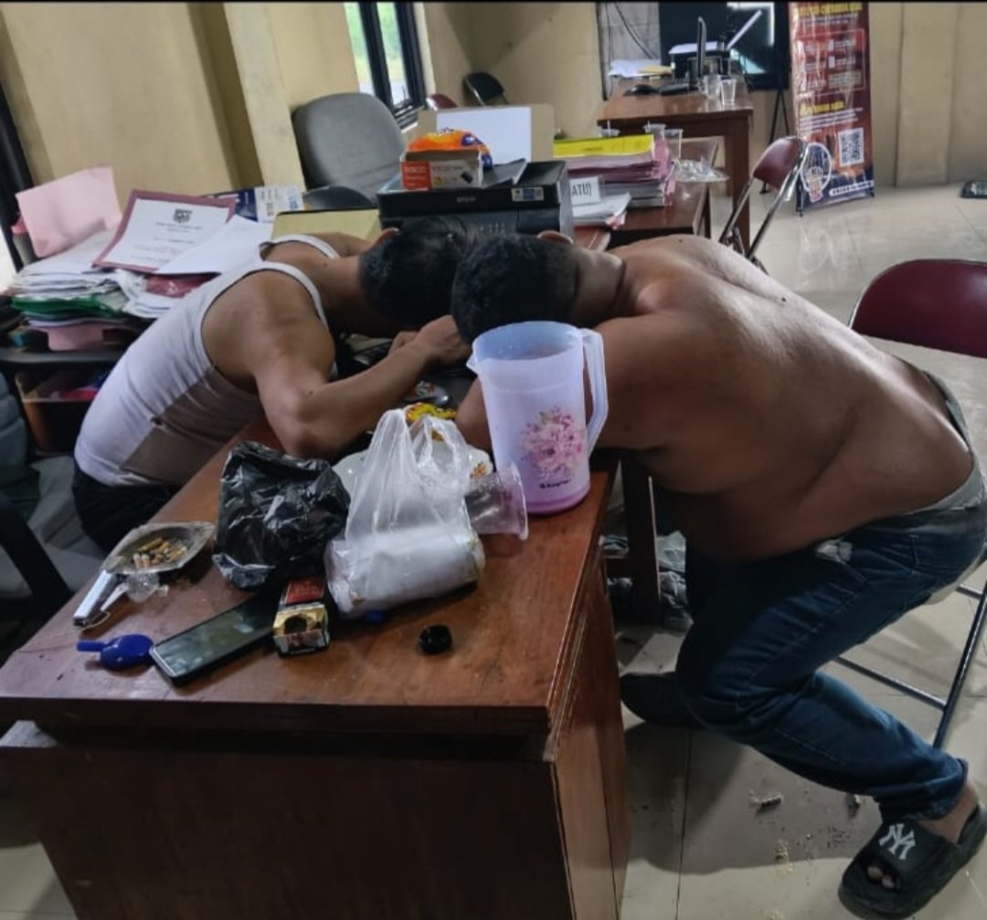 Balai Desa Turitempel Guntur Demak Diduga Jadi Ajang Pesta Miras Pamong Desa, Kades: Sekdes Diduga y