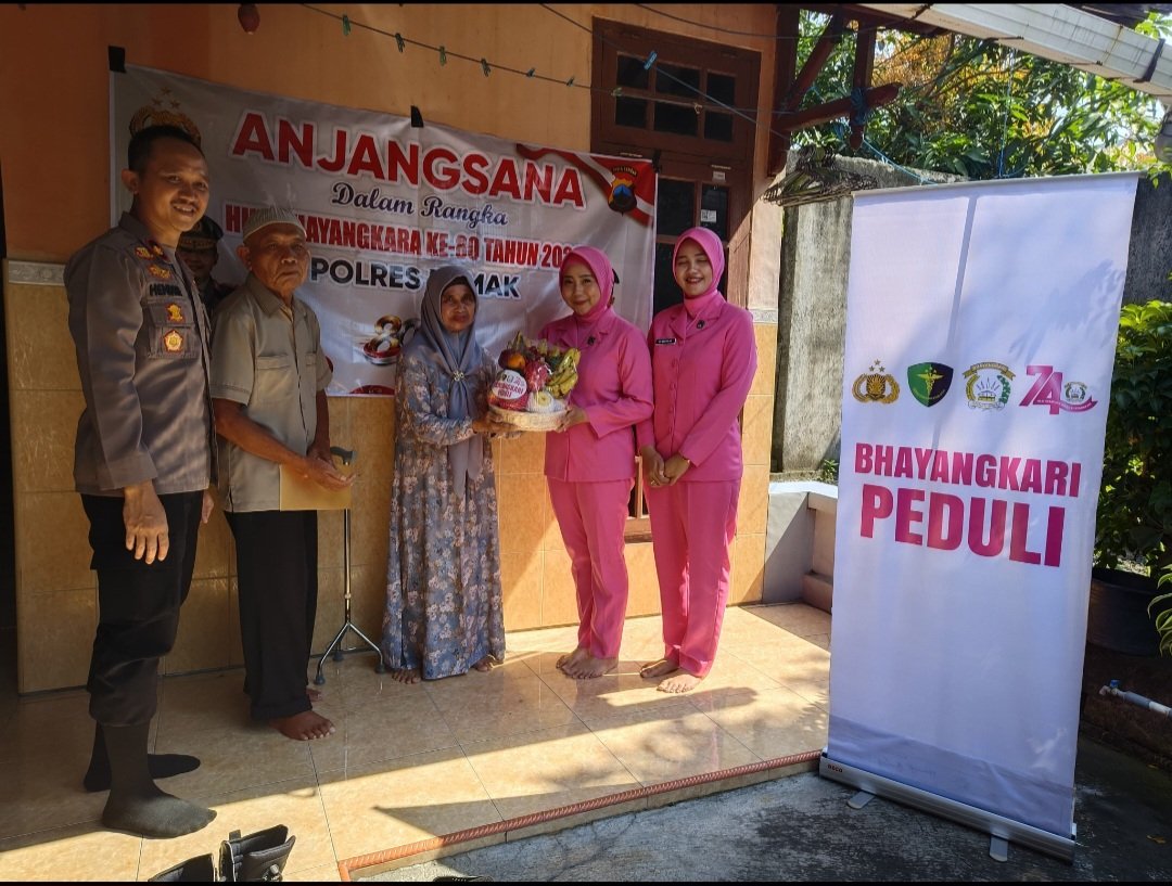 Polres Demak Kunjungi Purnawirawan yang Sakit Wujud Penghormatan kepada Senior Polri