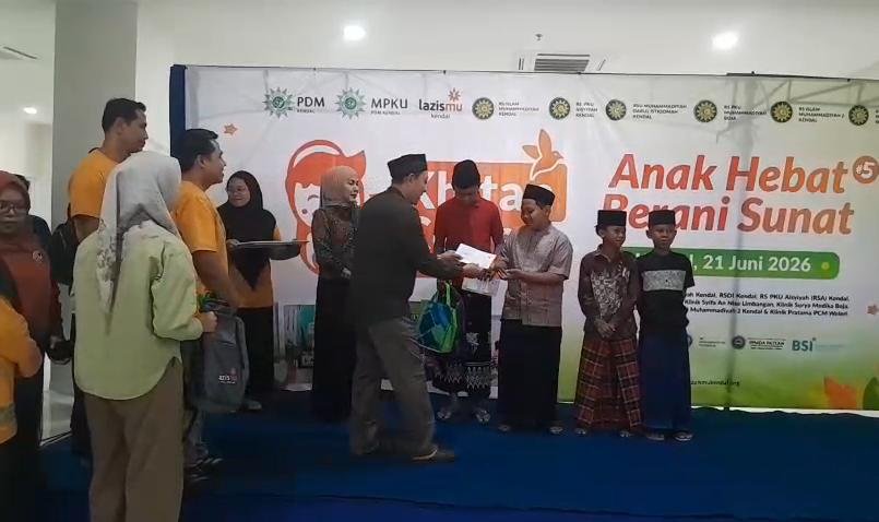 Gabungkan Misi Dakwah dan Aksi Sosial, Khitan gratis, LazisMu Kendal Sentuh Keluarga Kurang Mampu