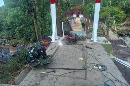 Jembatan Gantung Desa Serang M