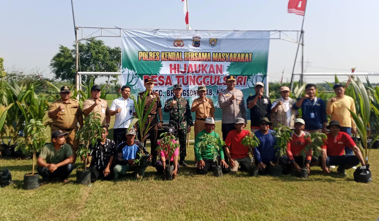 Perhutani Kendal Bersama Kapolres Tanam Pohon di Tunggulsari, Dorong Kelestarian Lingkungan