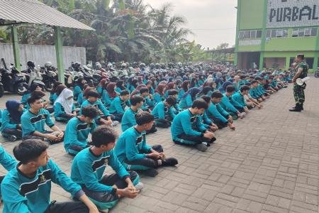 TNI BEKALI SISWA MAN PURBALINGGA D