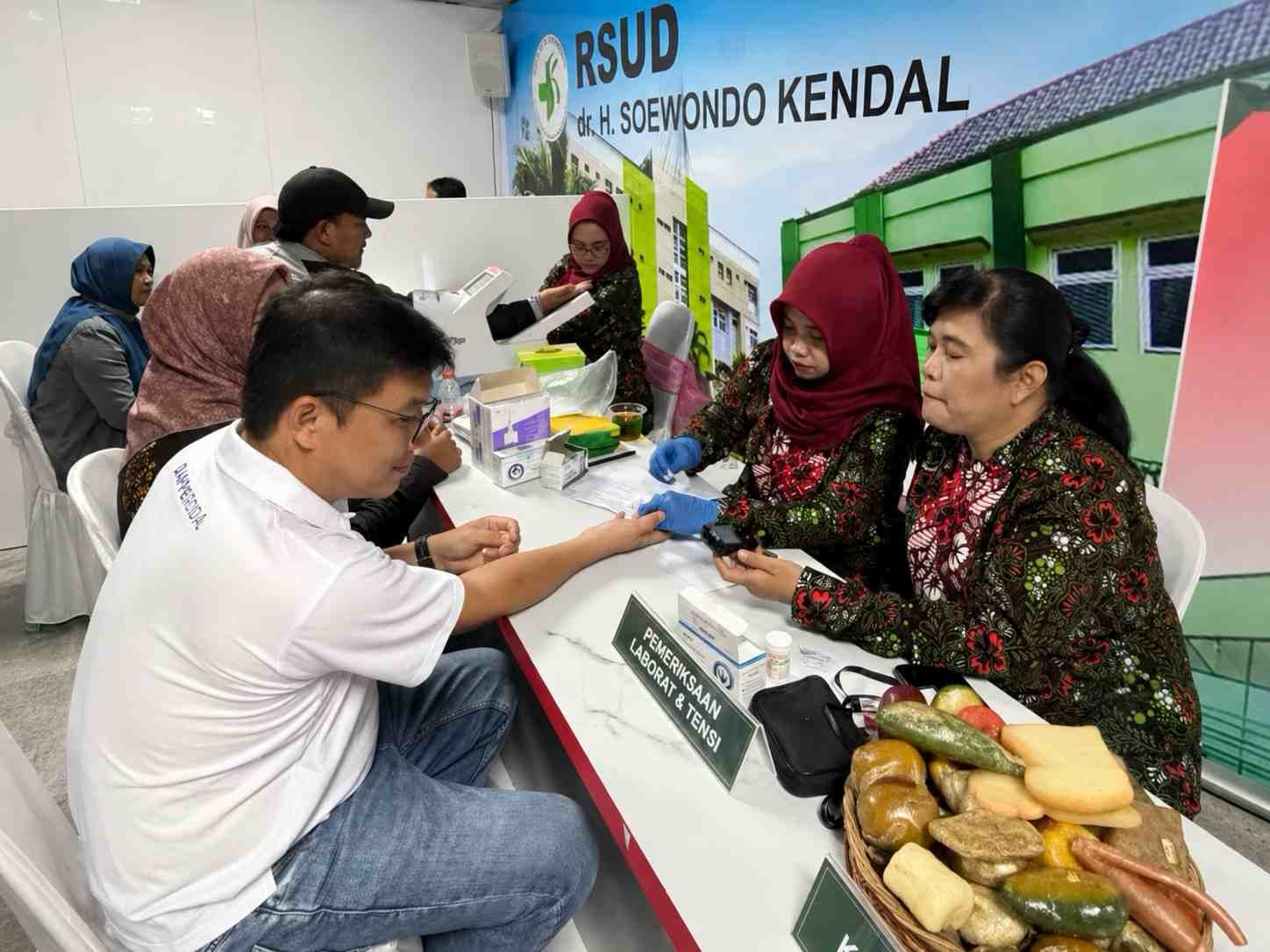 Warga Kendal Dapat Konsultasi Kesehatan Gratis dari RSUD dr Soewondo di KOF