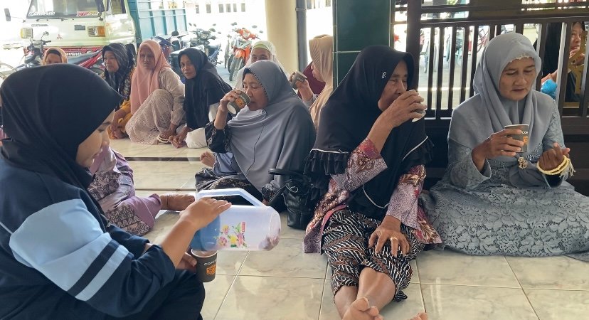 Kenalkan Wedang Uwuh, KKN MIT Ke-22 Posko 98 UIN Walisongo Ajak Muslimat NU Turitempel Melek Herbal