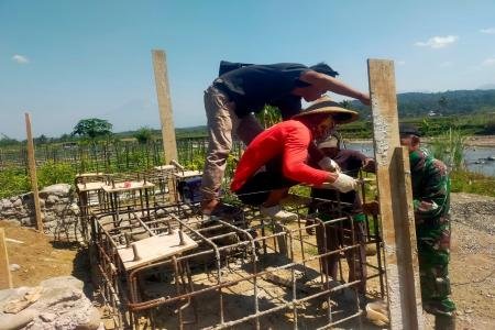 Pemasangan Besi Rangka Cor Pon