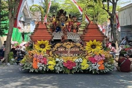 SMKN 2 TRENGAEK MEMUKAU PENONTON DI TG