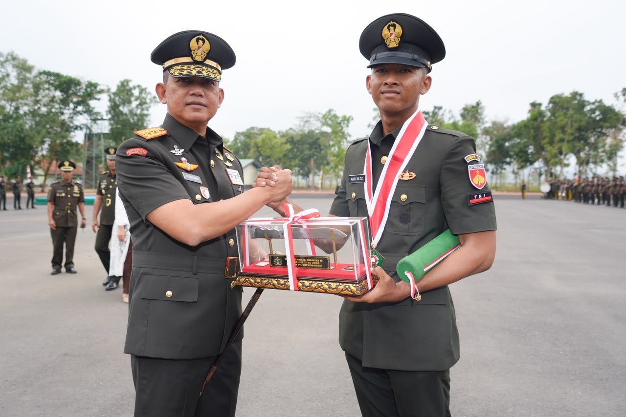 839 Prajurit TNI AD Resmi Dilantik, Pangdam IV-Diponegoro Tutup Dikmata Gelombang II 2026 