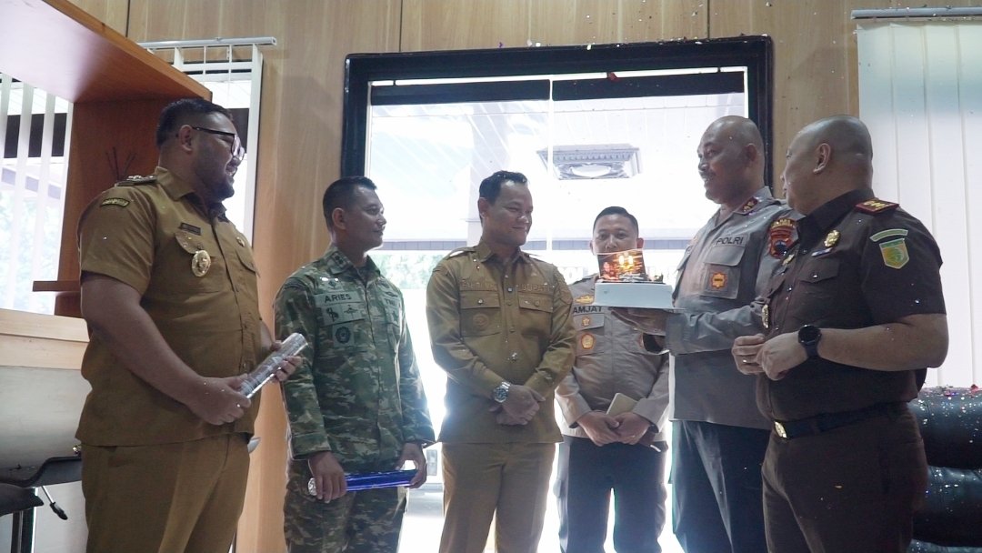 Dandim 0702-Purbalingga Bersama Unsur Forkopimda Datangi Mapolres Purbalingga Beri Kejutan 