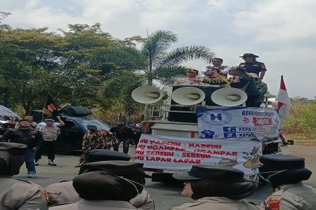 Barisan Ormas Okap  Mahasiswa  Bandung Barat  Tuntut Pencopotan Sekda