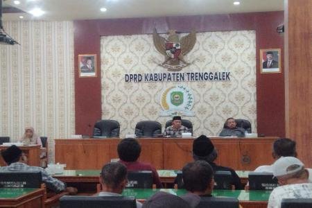 DPR trenggalek soroti data des
