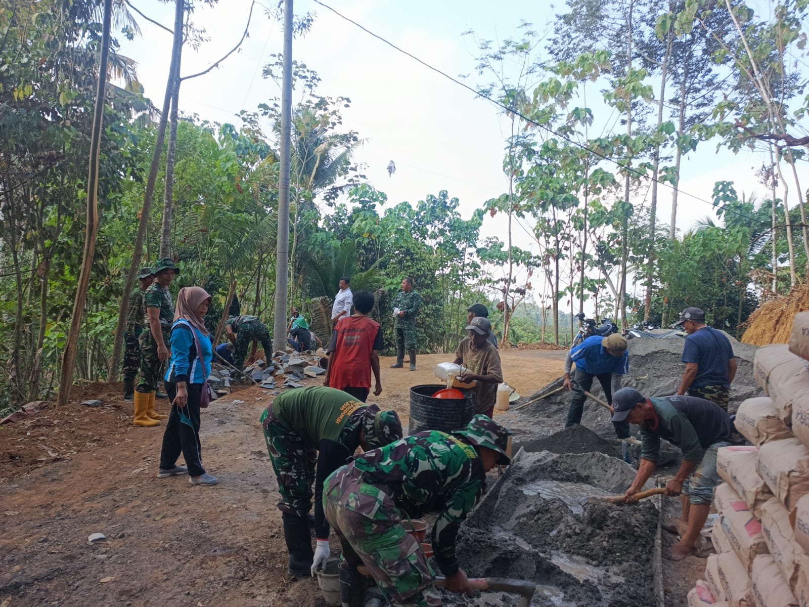 TMMD Kodim 0702-Purbalingga Bangun Jalan Baru Desa Bantarbarang