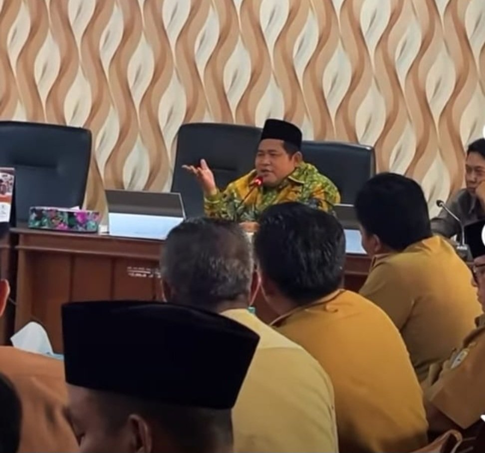DESIL WARGA NAIK, PAGUYUBAN KADES AUDIENSI DENGAN DPRD DEMAK