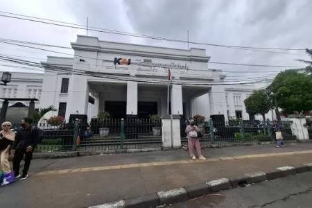 Kisah Mistis Bunker Stasiun Tanjung Priok