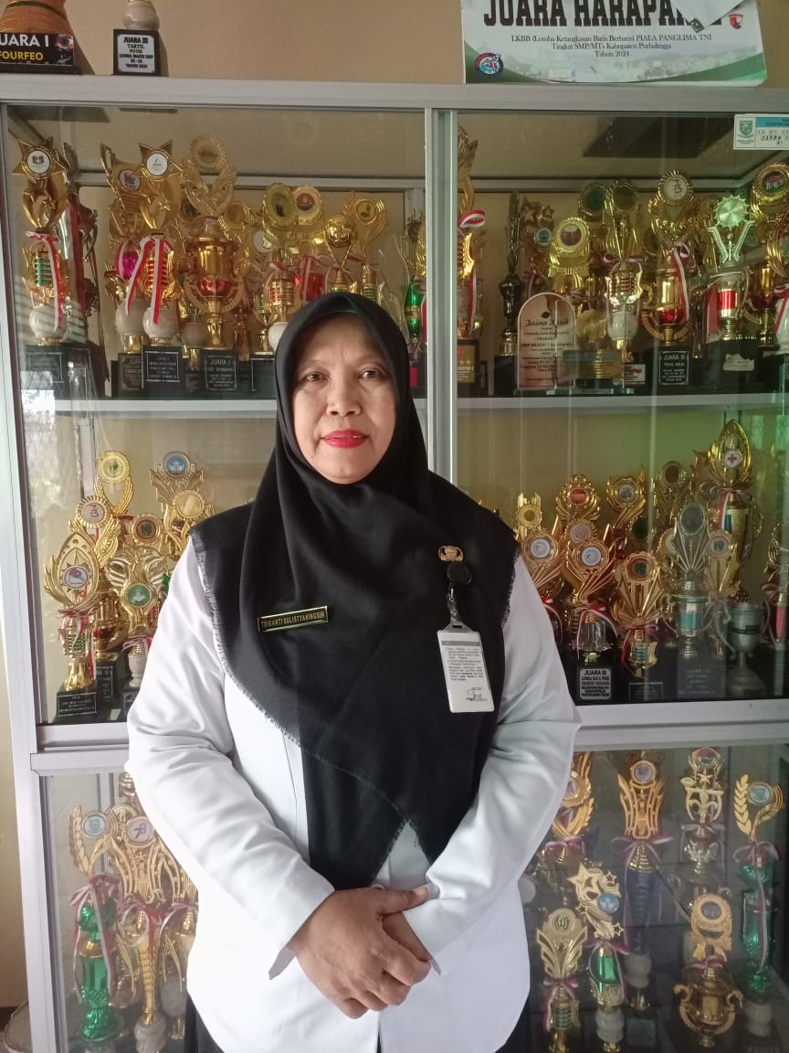 Kepala-Sekolah-Smp-Negeri-1-Karangreja-Mengucapkan-Selamat-Kepada-Bupa