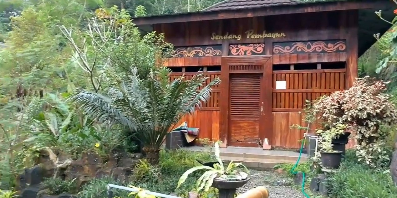 Mandi-Di-Sendang-Bawah-Pondok-Nurul-Hakim-Kubro