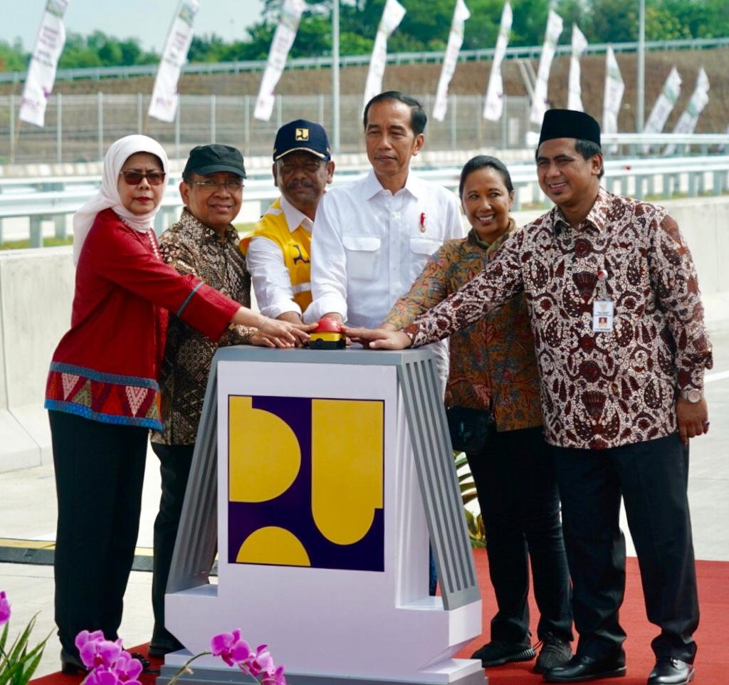 Presiden Jokowi Resmikan Jalan Tol Sragen-ngawi