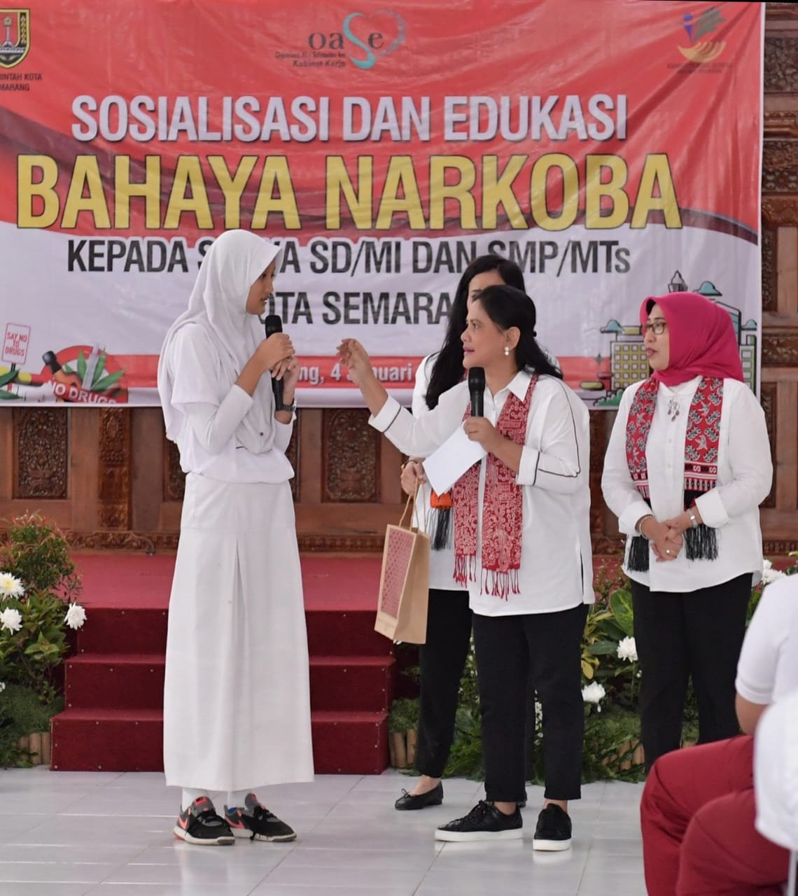 Ibu negara memberikan kuis pemahaman bahaya narkoba