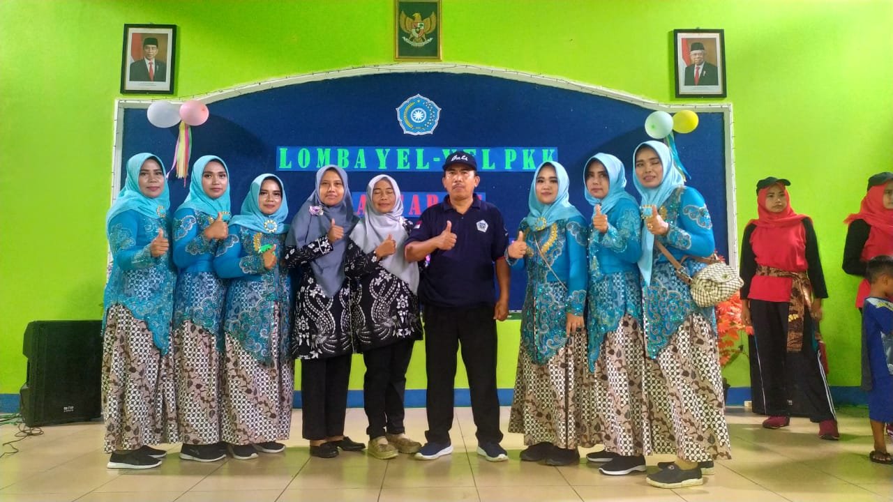 Kemeriahan Lomba Yel Yel PKK di Desa Bodaskarangjati