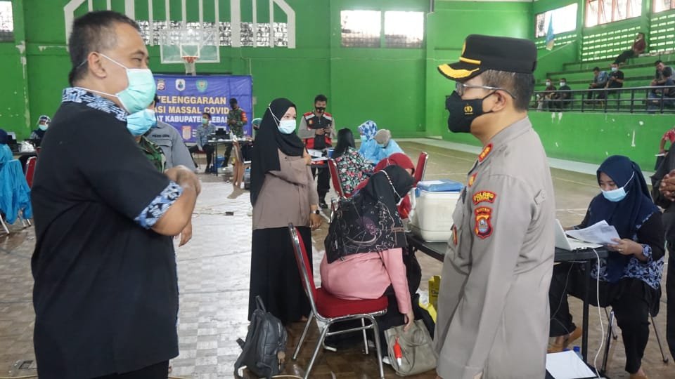 Kapolres Lebak Tinjau Pelaksanaan Vaksinasi Massal di GOR Ona Rangkasbitung