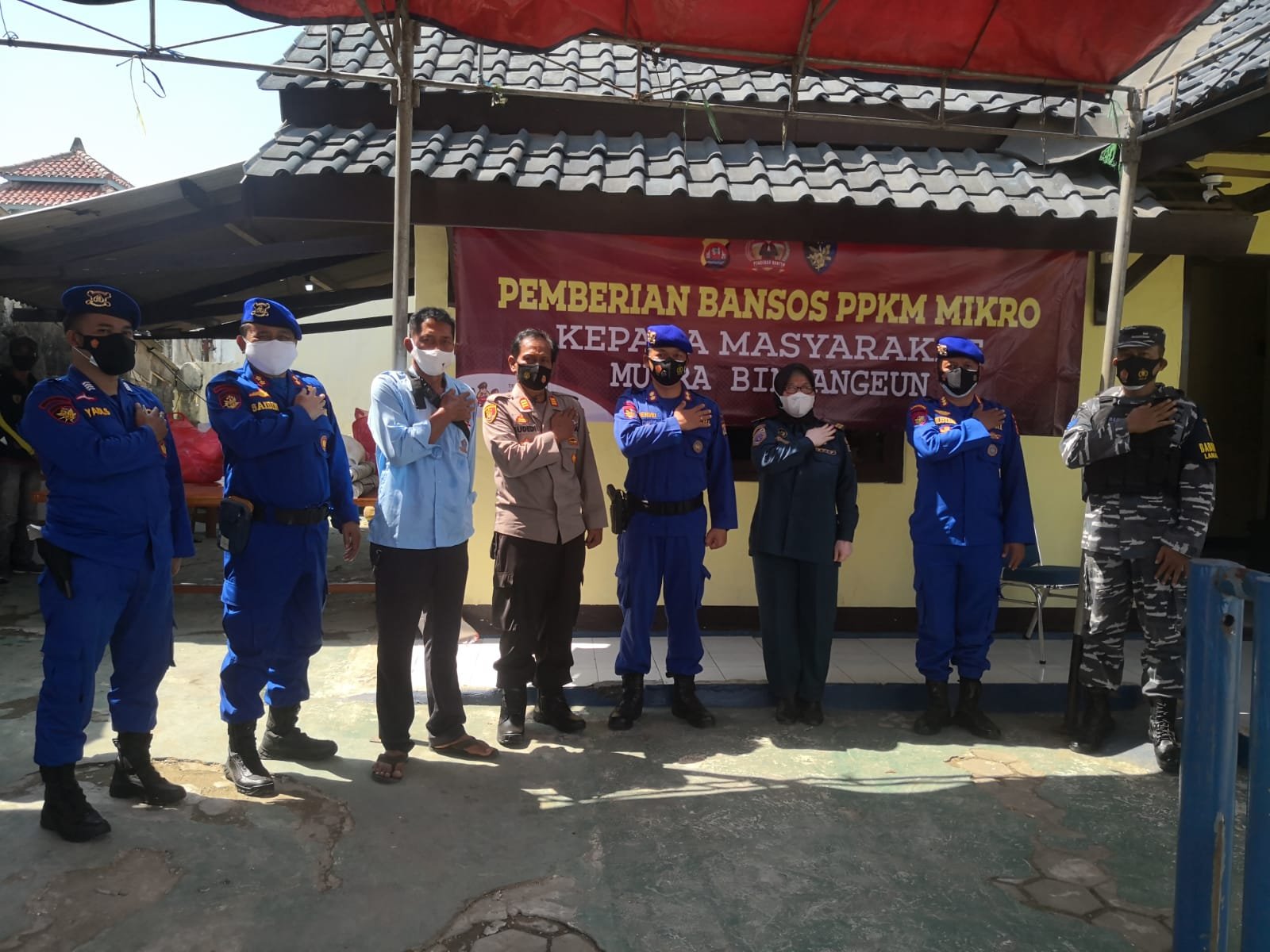 Ditpolairud Polda Banten Bagikan 1 Ton Beras Kepada Masyarakat di Binuangeun