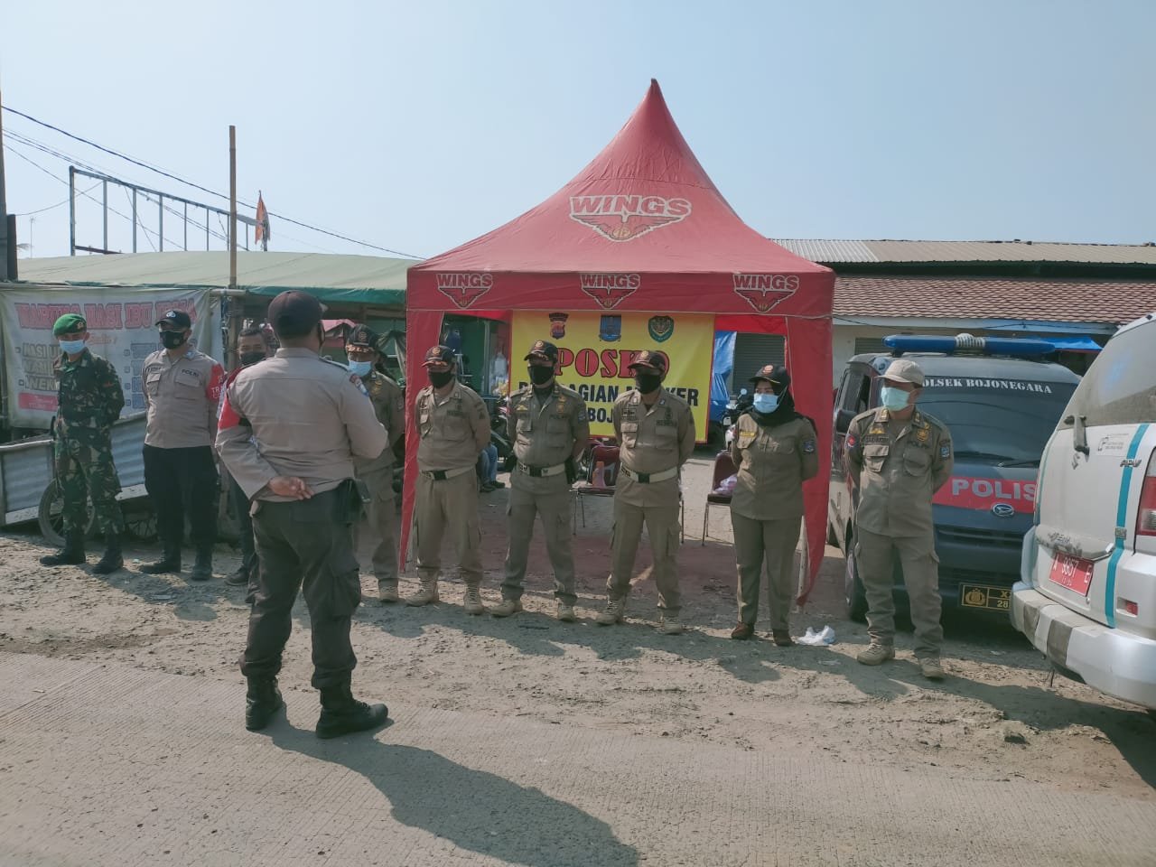 Polsek Bojonegara Polres Cilegon Polda Banten laksanakan Pendirian Posko Pembagian Masker dan Pendis