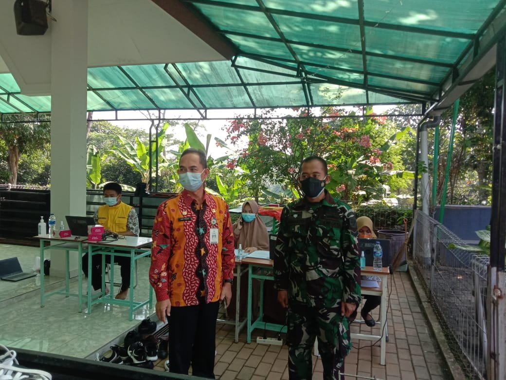 DAN RAMIL -2305) CINANGKA NURUL FEKRI MELAKSANAKAN VAKSIN DARI KODIM 0623-CELGON.