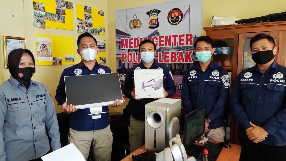 Humas Polres Lebak Menerima Hibah Drone dan Komputer dari Bank BRI Cabang Rangkasbitung