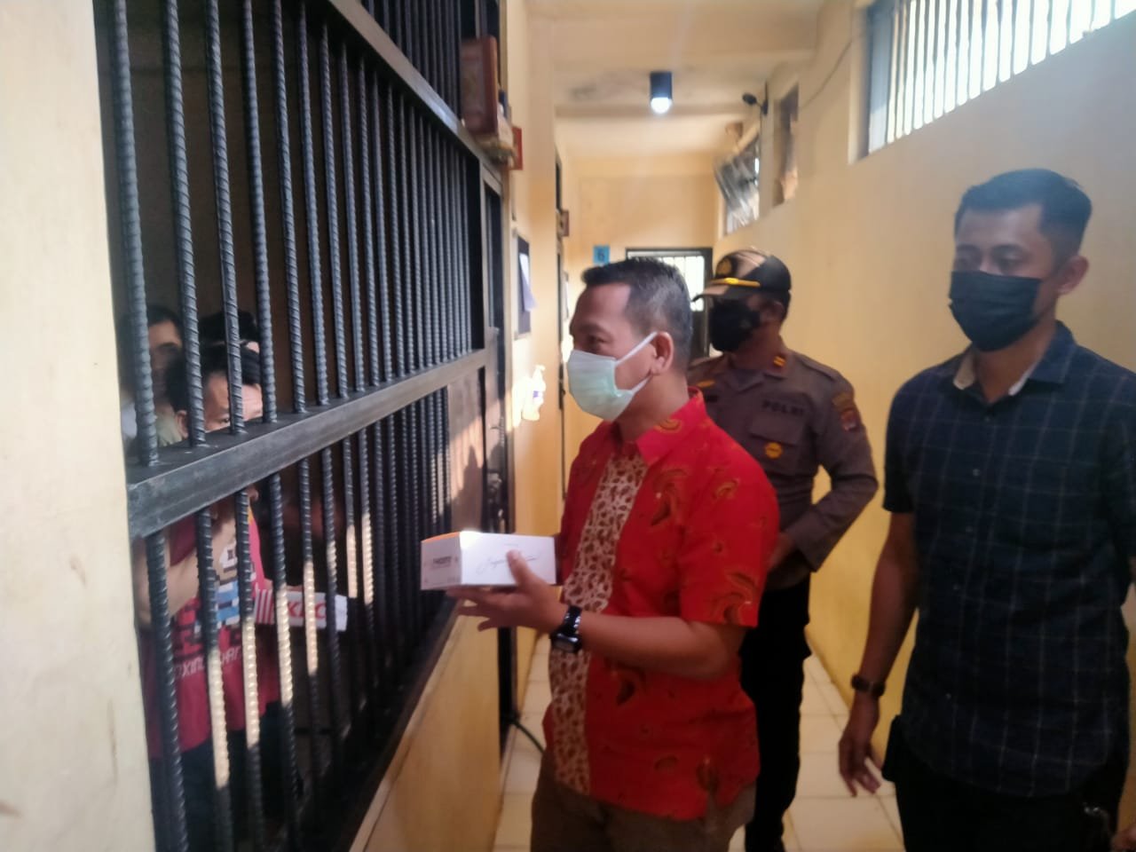 Bakti Sosial, Polres Serang Kota Polda Banten Berikan 86 rice box KFC kepada Tahanan