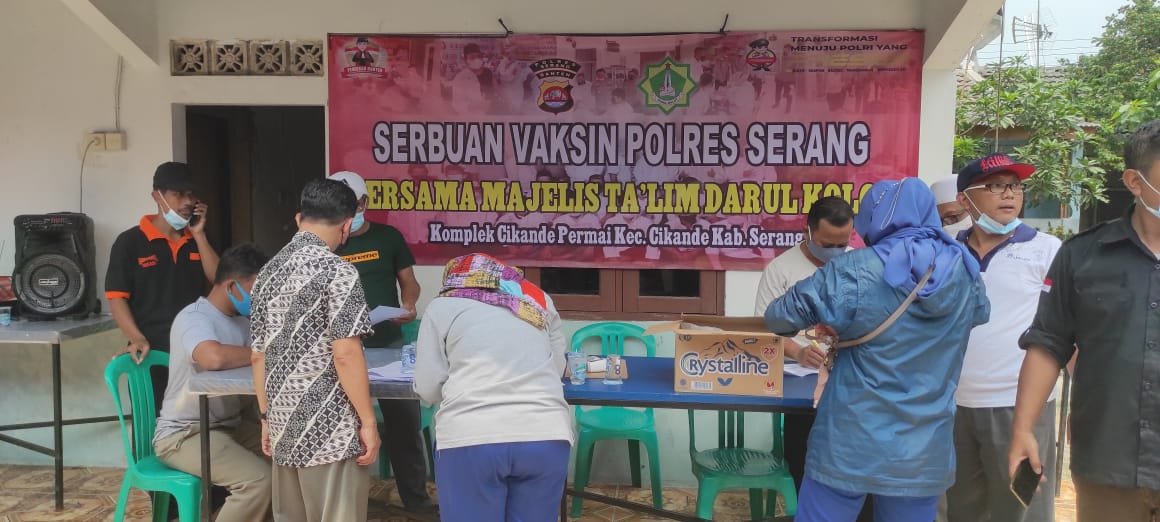 Polres Serang Gelar Serbuan Vaksinasi di Majelis Ta'lim Darul Kolot Cikande