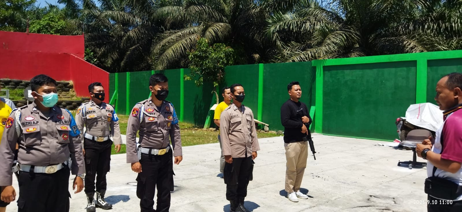 Tingkatkan Kemampuan, Si Propam Polres Lebak Polda Banten adakan Latihan Menembak