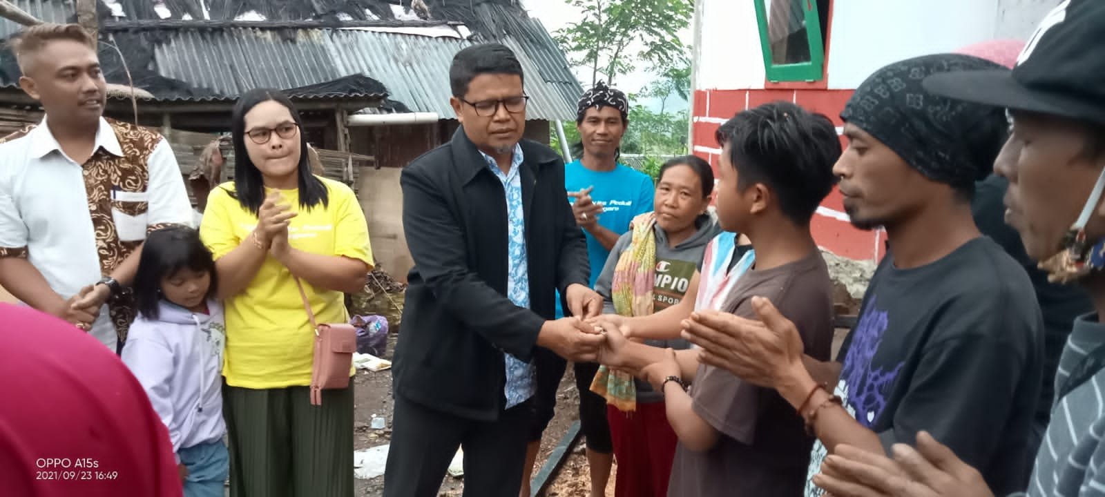 Linkom Kamu& Yayasan Q Peduli Banjarnegara Giat Bedah Rumah Anggoro Anak Yatim Piatu