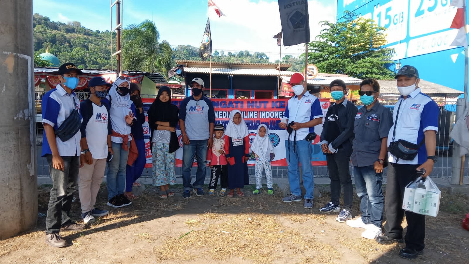 DPC MEDIA ONLINE KOTA CILEGON PERINGATI HUT MOI KE, 3, BAGIKAN SANTUNAN DAN MASKER