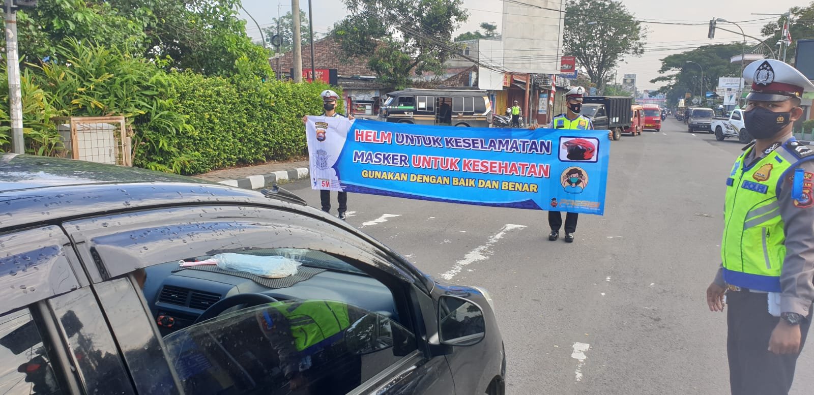Ops Patuh Maung 2021, Sat Lantas Polres Lebak Polda Banten Tempelkan Stiker Prokes