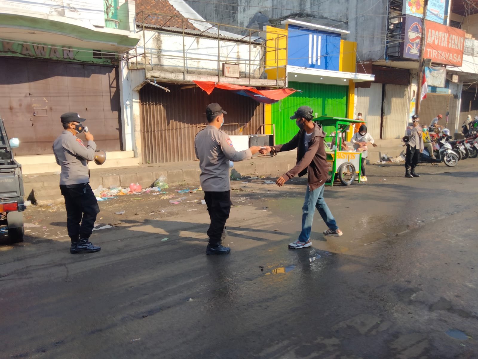 Pandemi  Belum Berakhir, Posko Mobile Masker Polres Lebak Polda Banten Keliling Himbau Prokes dan Ba