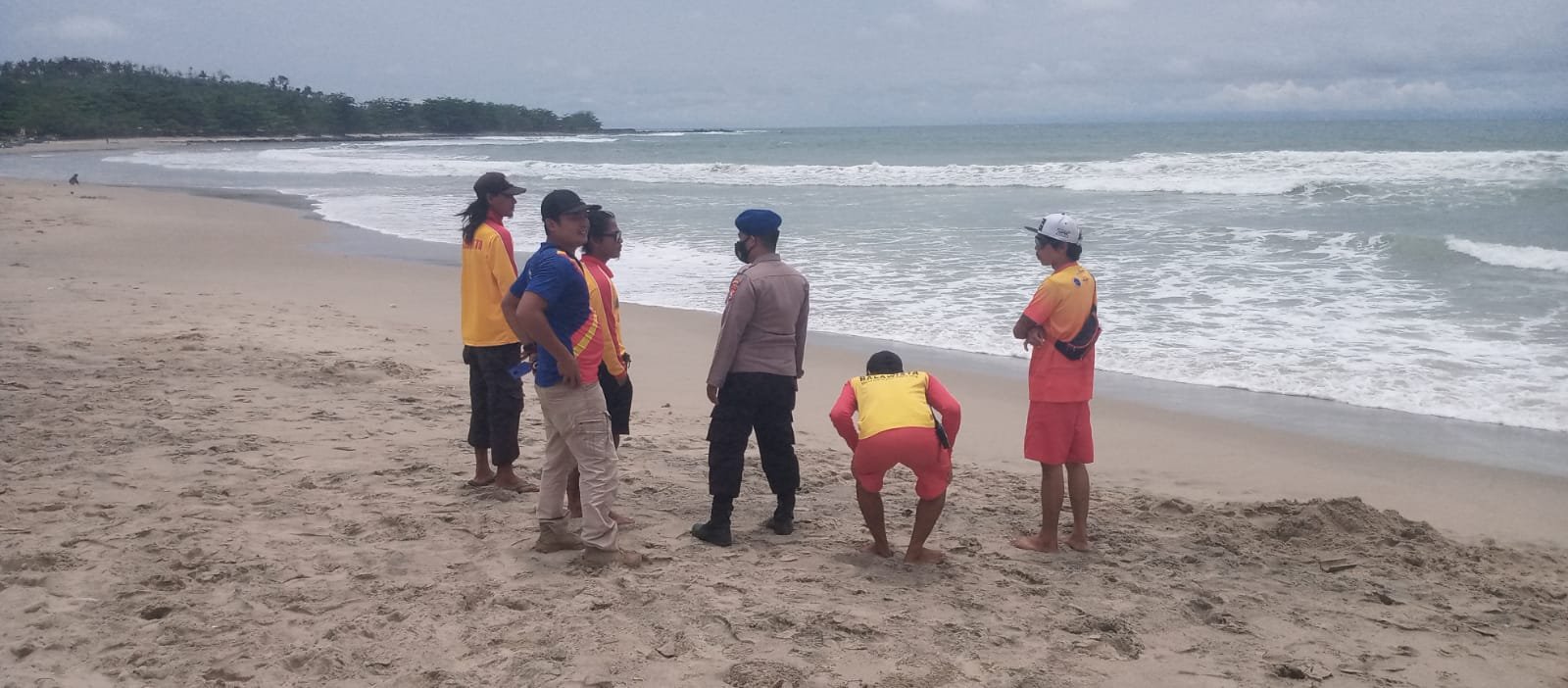Ditpolairud Polda Banten Upaya Temukan Korban Tenggelam di Pantai Ciantir Sawarna