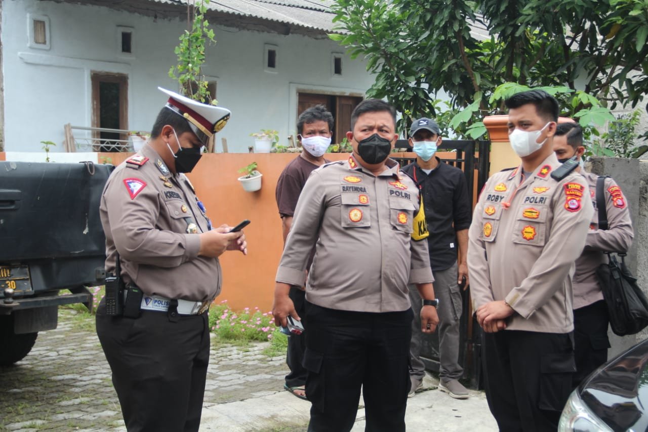 Kebut Vaksinasi, Team Vaksinasi Mobile Polres Lebak  Door to Door Datangi Warga Desa Kalanganyar