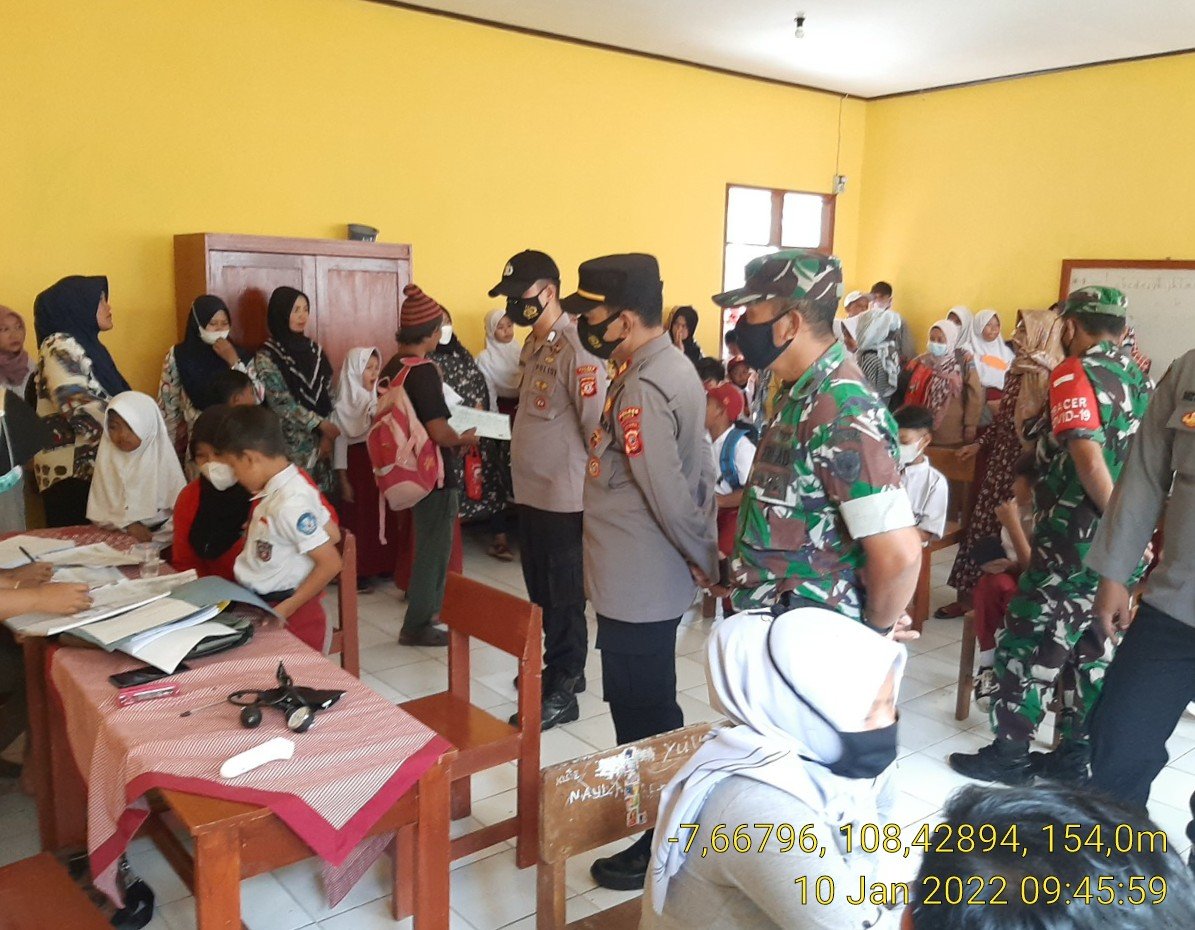 Vaksinnasi Anak Usia 6-11 Tahun Di SDN 1 Dan SDN 3 Cimindi Kecamatan Cigugur