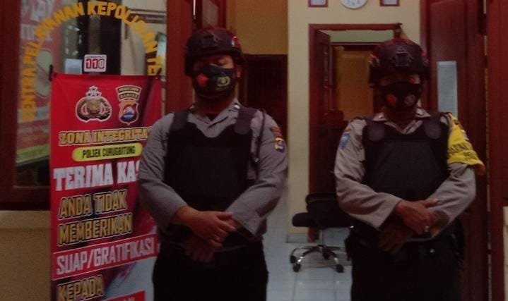 Anggota Polsek Curugbitung Polres Lebak Melaksanakan Kesiapsiagaan Mako Polsek