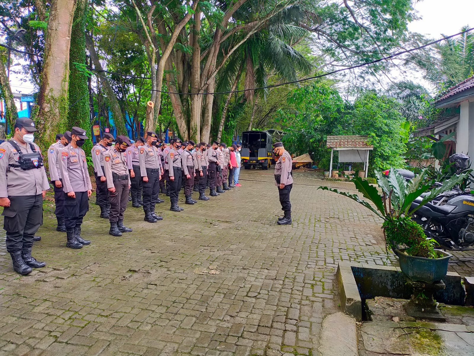 Polres Lebak dan Polsek Jajaran Lakukan Apel Persiapan  Pengamanan Aksi Unras di Dinas Lingkungan Hi