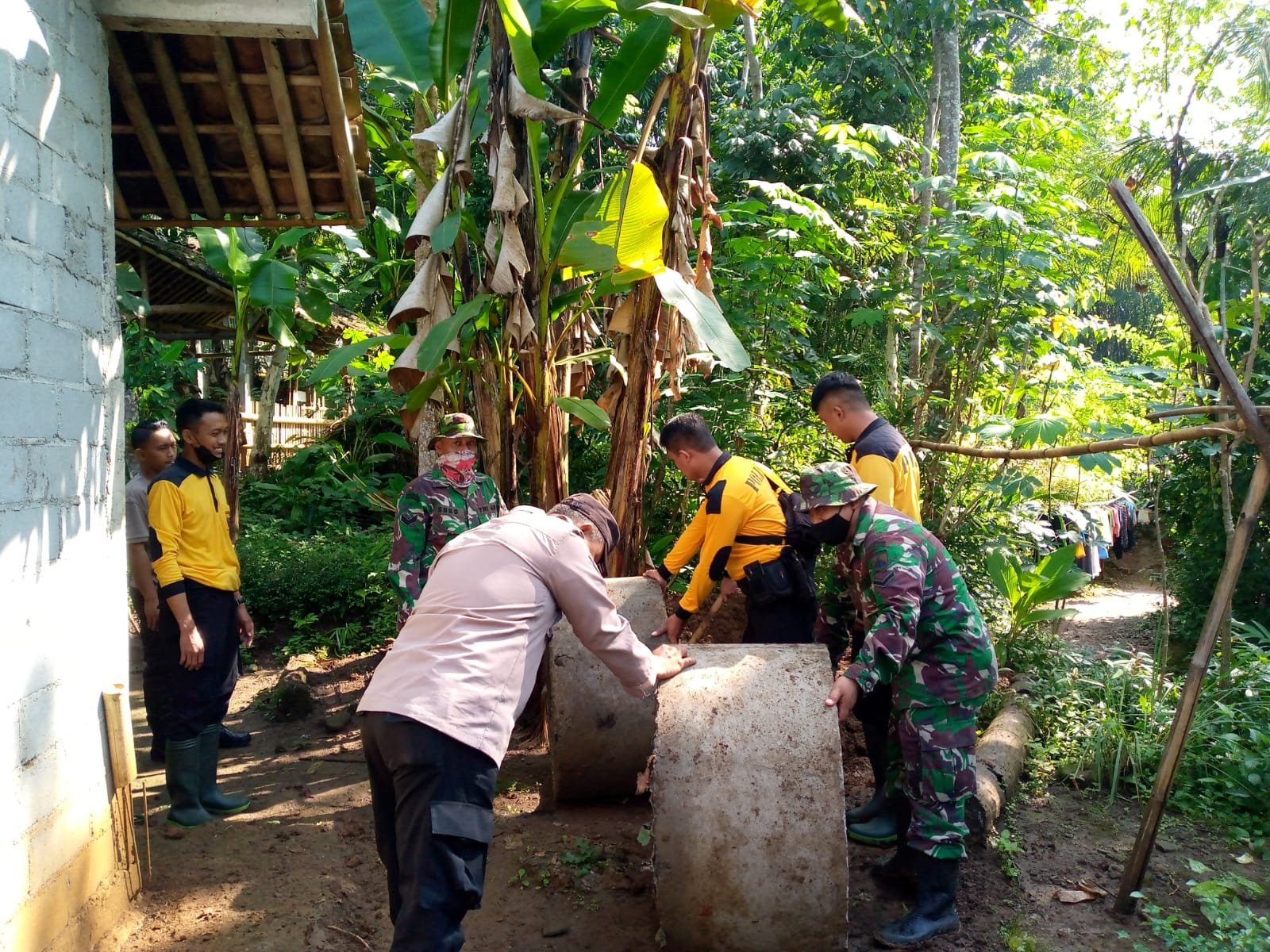 Bangun Kesadaran Hidup Higienis, TNI-Polri Bangun 300 Jamban Untuk Warga Wadas