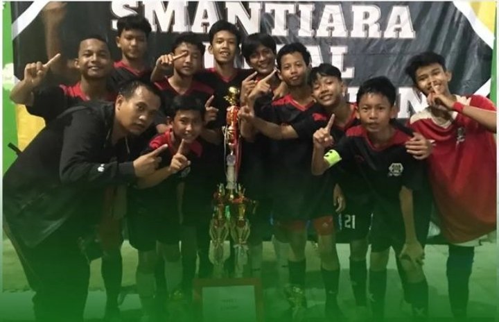 Tim Futsal MTsN 1 Lebak Raih Juara 1 Smantiara CUP, Kepala Kantor Kemenag Lebak Berikan Ucapan Selam