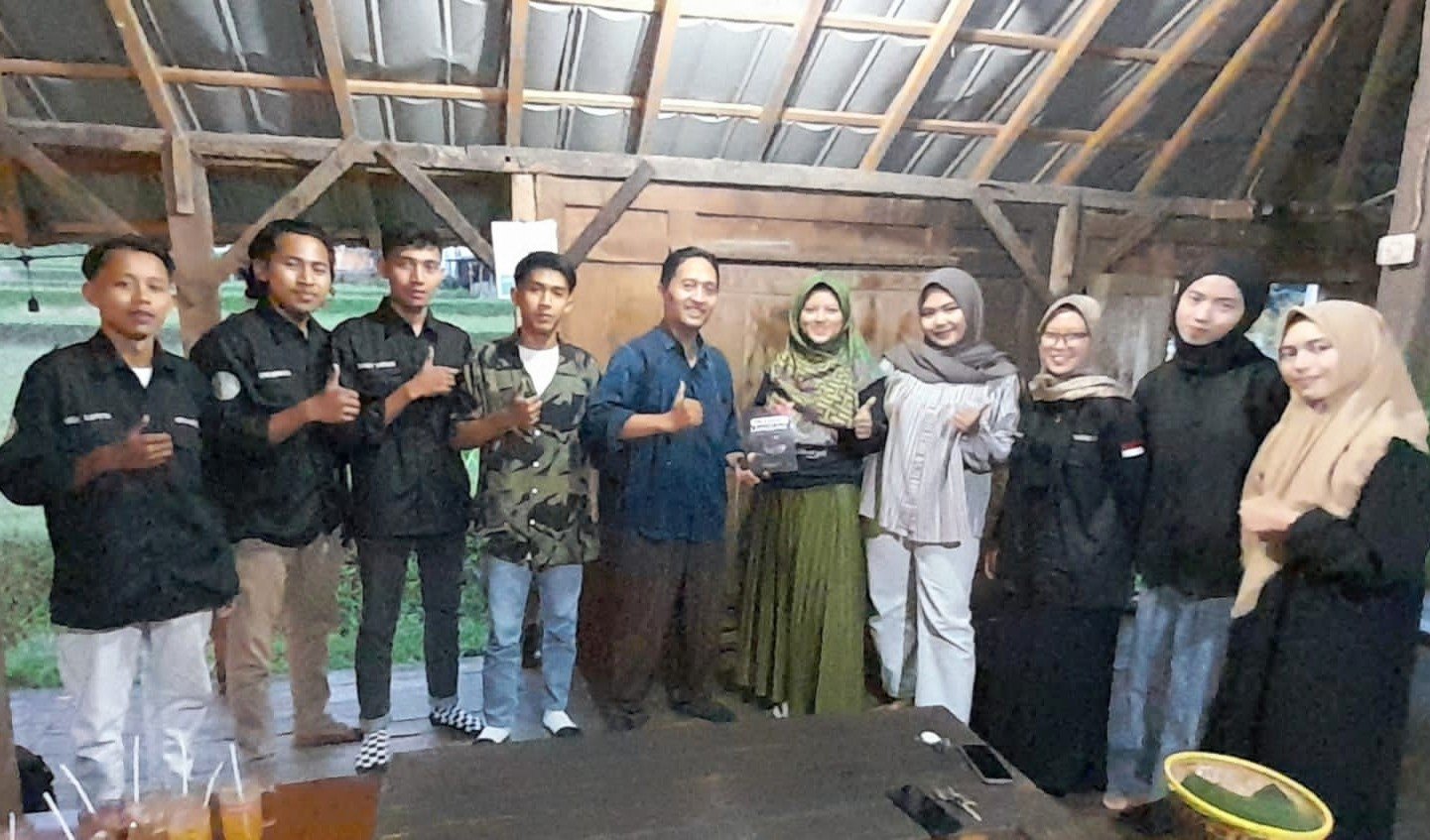"MAHASISWA HARUS MELEK POLITIK" DISKUSI DAN BEDAH BUKU BEM STIT TUNAS BANGSA BANJARNEGARA
