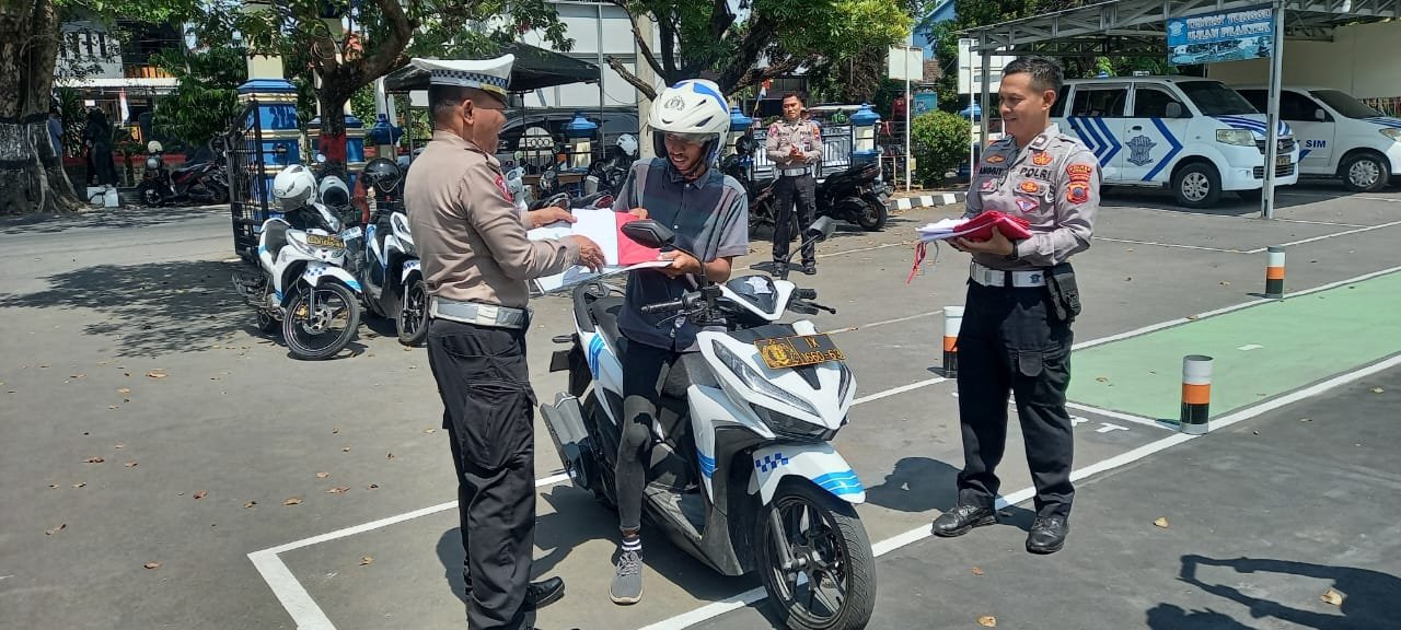 POLRES DEMAK UBAH LINTASAN PRAKTEK UJIAN SIM 8 MENJADI S