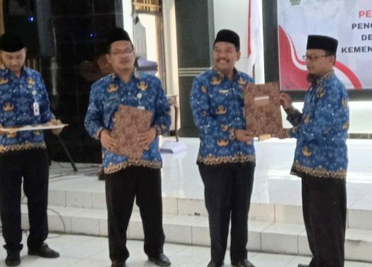 79 SK PPPK PEGAWAI BARU DI LINGKUNGAN KANTOR KEMENAG BANJARNEGARA DIBAGIKAN