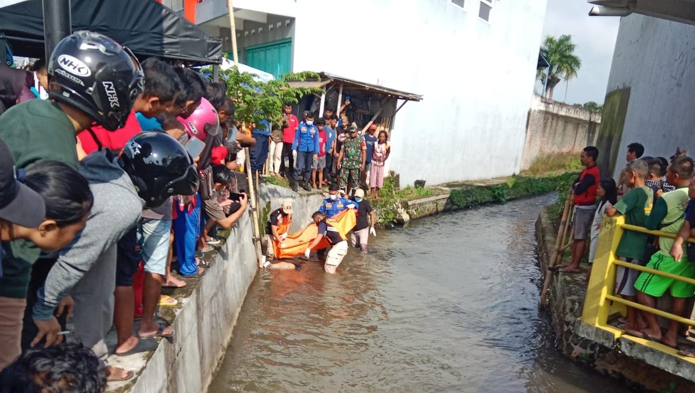 Mayat Tanpa Identitas Ditemukan di Saluran Irigasi karangsentul