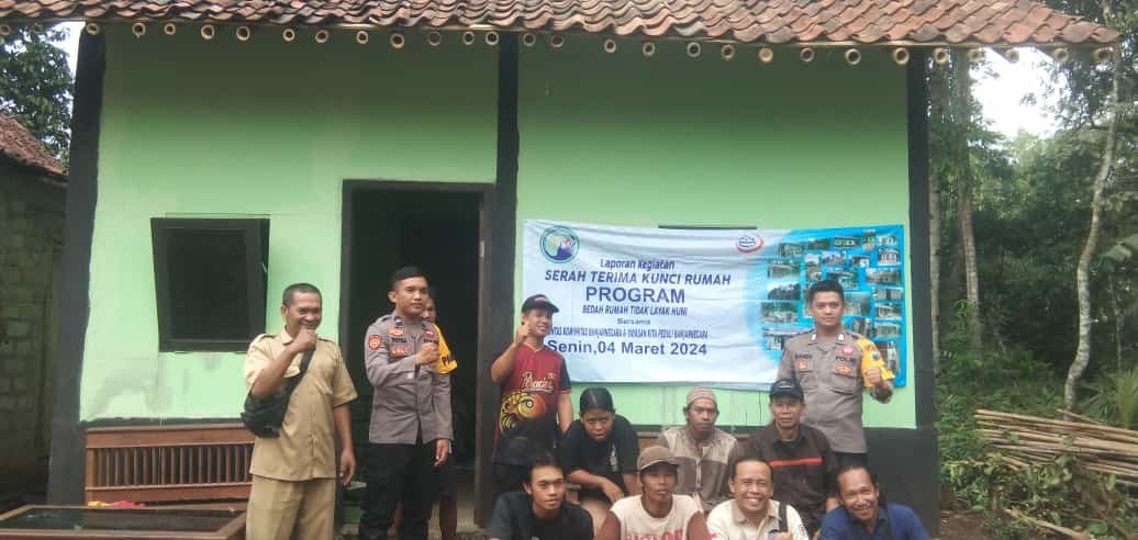 Serah Trima Bantuan RTLH Di Situwangi Rakit
